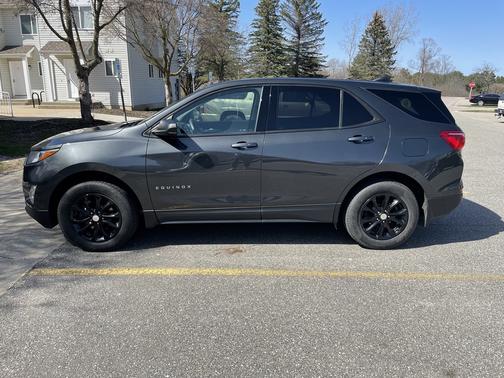 Photo 2 of 21 of 2019 Chevrolet Equinox LS